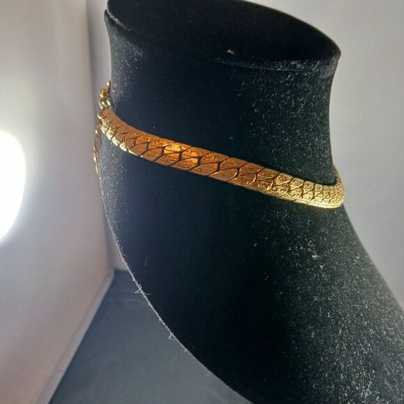 Sarah Coventry Vintage 1965 Gold Tone Choker Necklace - Picture 2 of 8